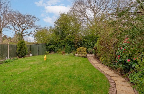 Kirkby Casa | Partridge Rise | Near Aintree | Sleeps 9