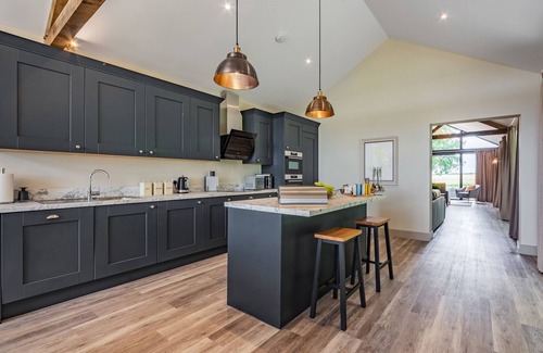 East Ilsley Cabaña | Partridge - sleeps 12 guests in 6 bedrooms