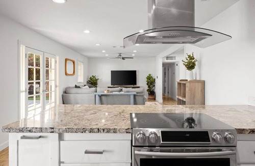 Cox Heights Casa | Party at The PALM - Pool / Hot Tub / Pergola with Fire Pit & Much More