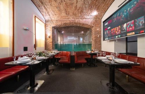 Smichov Apartamento | Party ClubHouse with Bar, Panoramic Pool & Sauna