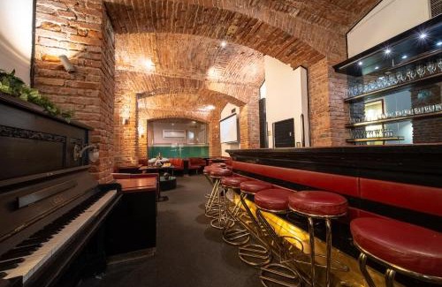Smichov Apartamento | Party ClubHouse with Bar, Panoramic Pool & Sauna