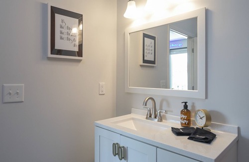Maxwell Casa | 🥳🎉​ ​Party Like It’s 1999 – Best East Nashville Location! Walkable!