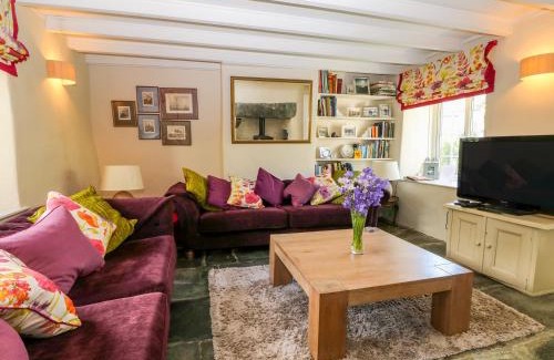 Treknow Casa | Parwin