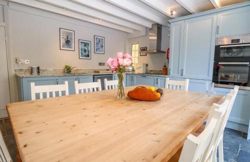 Treknow Casa | Parwin