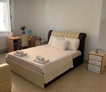 Mbrostar-Urë Apartamento | Pasho's house
