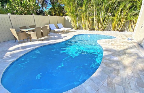 Pass-a-Grille Casa | Pass-A-Grille Luxury Pool Sleeps 10