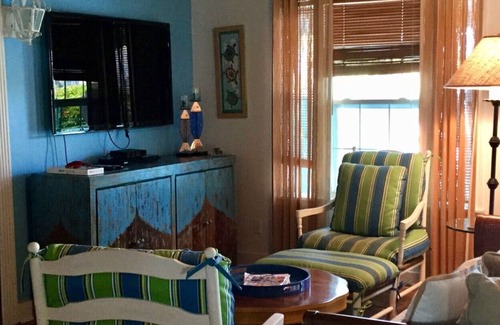 Pass-a-Grille Historic District Cabaña | Pass-a-Grille's Waterfront Charmer, on Boca Ciega Bay in Historic Area