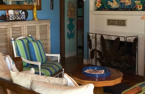 Pass-a-Grille Historic District Cabaña | Pass-a-Grille's Waterfront Charmer, on Boca Ciega Bay in Historic Area