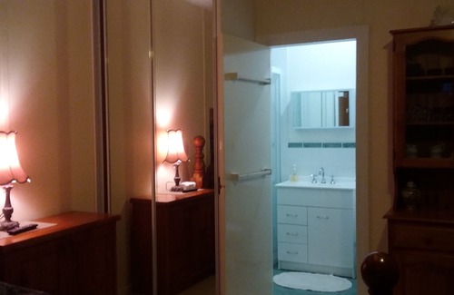 Thirroul Villa | Pase y Pause Cottage y Bedit Holiday Accommodation