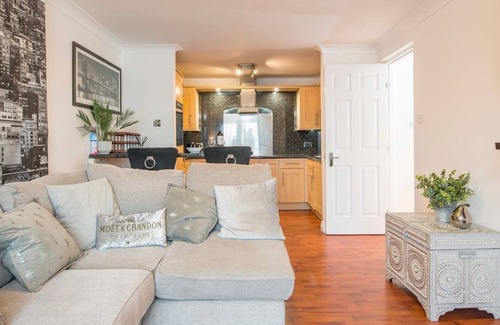 Atlantic Wharf Apartamento | Pass the Keys | 2 Bed Apartment with Views & Parking very central!