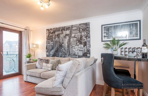 Atlantic Wharf Apartamento | Pass the Keys | 2 Bed Apartment with Views & Parking very central!