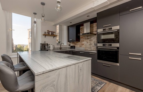 Merchiston Apartamento | Pass the Keys | Stunning 3 Bed Loft Style Apt with Free Parking