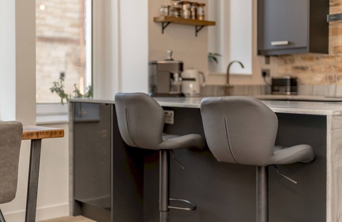 Merchiston Apartamento | Pass the Keys | Stunning 3 Bed Loft Style Apt with Free Parking