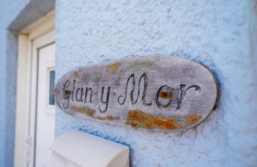 Borth Casa | Pass the Keys 3-bedroom beach house with off street parking