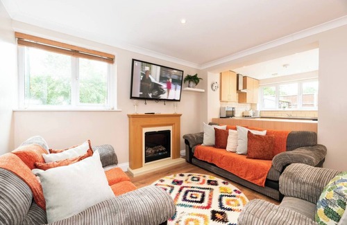 Burnt Oak Casa | Pass the Keys | Spacious 3-bedroom Greater London + Free Parking