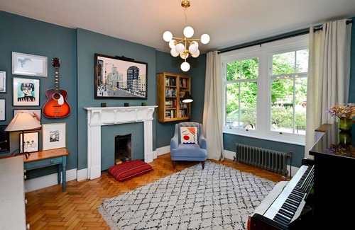 Radyr and Morganstown Casa | Pass the Keys | 4-Bedroom Retreat in Radyr w/Lush Gardens & Parking