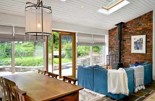 Radyr and Morganstown Casa | Pass the Keys 4-Bedroom Retreat in Radyr wLush Gardens Parking