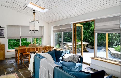 Radyr and Morganstown Casa | Pass the Keys 4-Bedroom Retreat in Radyr wLush Gardens Parking