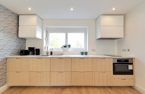Trumpington Casa | Pass the Keys | 49 Byron Square Modern and Spacious 3 Bed Home with Free Parking