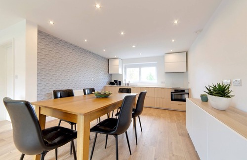 Trumpington Casa | Pass the Keys | 49 Byron Square Modern and Spacious 3 Bed Home with Free Parking