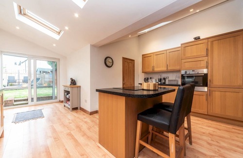 St. Mark's Casa | Pass the Keys | A Bright Spacious Home With Free Parking