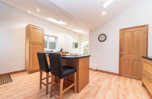 St. Mark's Casa | Pass the Keys | A Bright Spacious Home With Free Parking