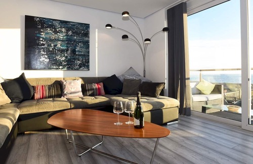 South Hayling Casa | Pass the Keys | Amazing Views High End Beachfront 3Bed Sleeps 7