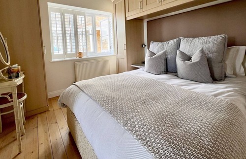 Thurlestone Casa | Pass the Keys | A Peaceful Private Beach House next to the Sea