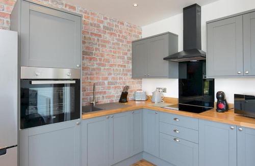 Rhosgoch Casa | Pass the Keys Adorable 1 bedroom Country Cottage couplessingles