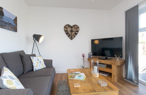 Rhosgoch Casa | Pass the Keys Adorable 1 bedroom Country Cottage couplessingles