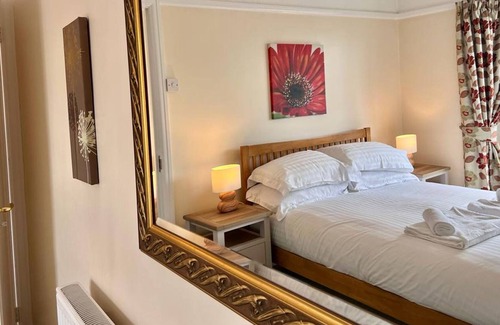 Mynyddbach Casa | Pass the Keys | Airy Spacious home City Centre