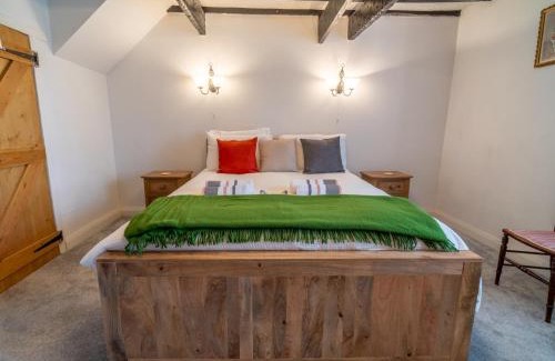 Giltbrook Casa | Pass The Keys Amazing Guest Cottage in Nottingham with Parking!