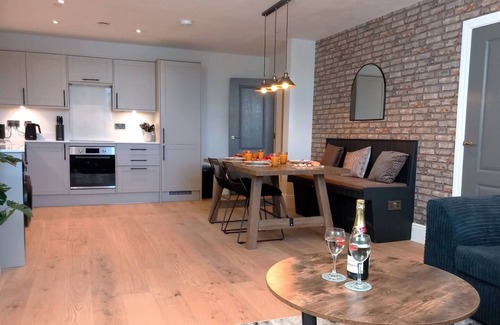 Bont Newydd Apartamento | Pass the Keys | Apartment 2 Old Conservative Club in Historic Town