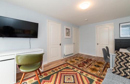 Lychpit Apartamento | Pass the Keys Basingstoke Charming King Beds Flat in Basingstoke Sleeps 4