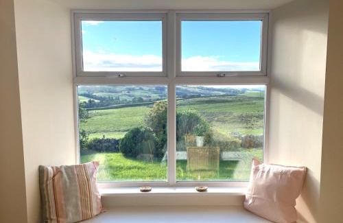 Castle Douglas Casa | Pass the Keys Beautiful 5BR Rural Cottage with Outstanding Views