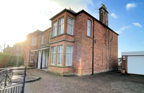 Dumfries Casa | Pass the Keys | Beautiful Period Property in Central Location