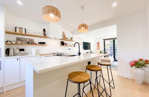 Wapping Casa | Pass the Keys - Beautiful designer Maisonette with Garden and BBQ
