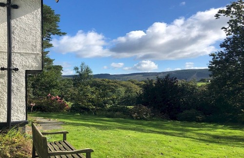 Torver Casa | Pass the Keys | Beautiful Detached Farm House Near Lake Coniston