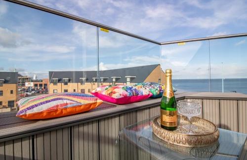 Whitley Bay Casa | Pass the Keys Bespoke Coastal Retreat Whitley Bay