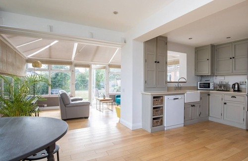 Fifield Casa | Pass the Keys | Brambles Spacious Home Sleeps 8 Legoland Windsor in 5mins
