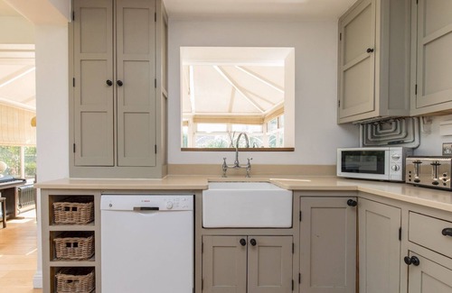 Fifield Casa | Pass the Keys | Brambles Spacious Home Sleeps 8 Legoland Windsor in 5mins