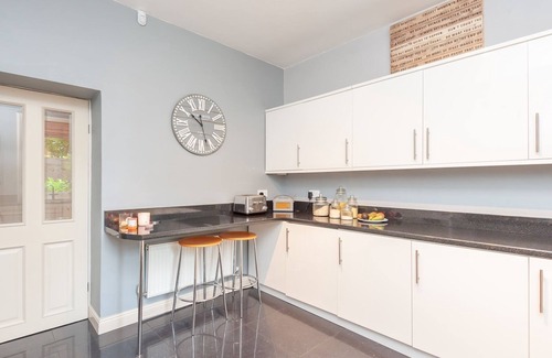 Adel Casa | Pass the Keys | Breathtaking view Family home Leeds