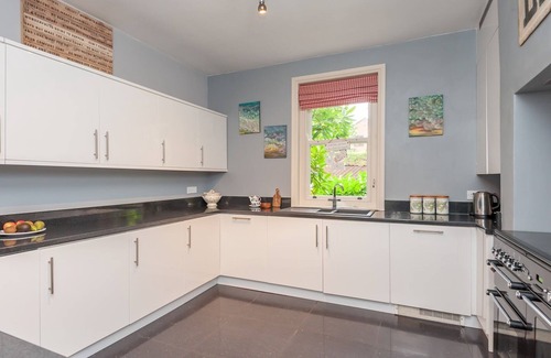 Adel Casa | Pass the Keys | Breathtaking view Family home Leeds