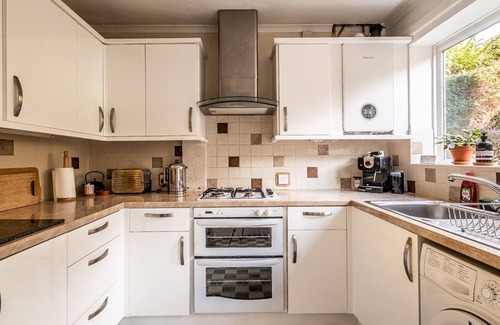 Exeter Casa | Pass the Keys | Bright and private home