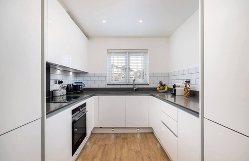 Chesham Casa | Pass the Keys | Bright, Modern - Lovely Garden
