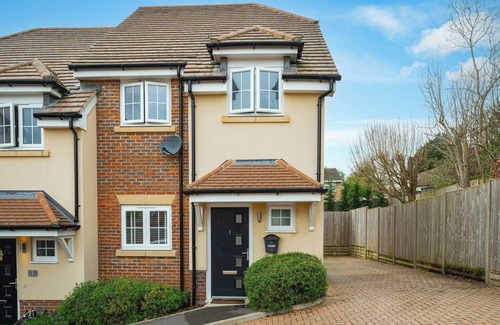 Chesham Casa | Pass the Keys | Bright, Modern - Lovely Garden