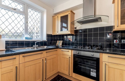Abbey Wood Casa | Pass the Keys | Bright & Spacious 4BR House | Elizabeth Line