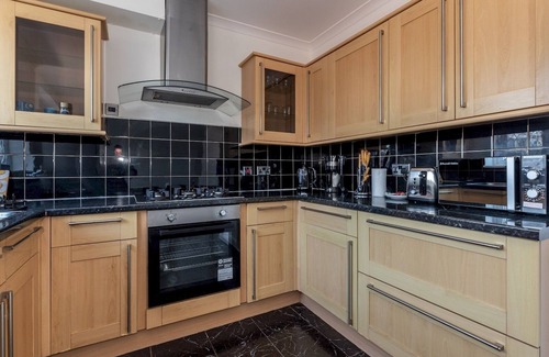 Abbey Wood Casa | Pass the Keys | Bright & Spacious 4BR House | Elizabeth Line