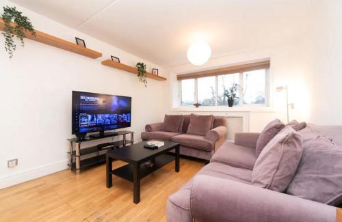 St. Johns Wood Apartamento | Pass the Keys Canal-view flat near Madame Tussauds