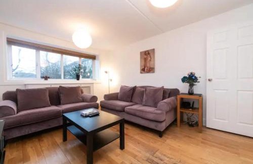 St. Johns Wood Apartamento | Pass the Keys Canal-view flat near Madame Tussauds